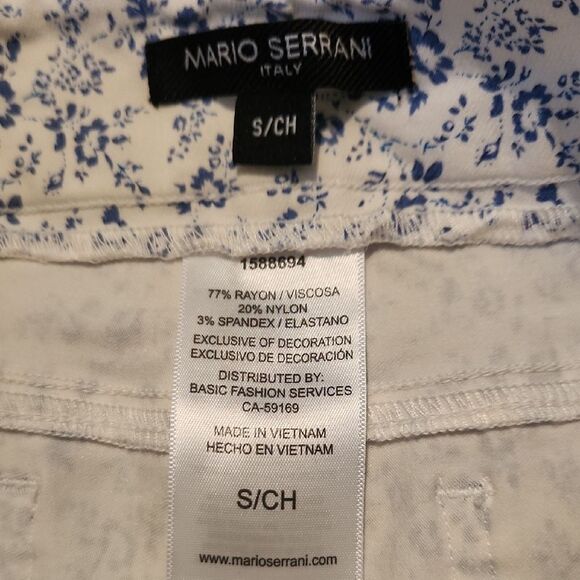Mario Serrani Blue and White Leggings Floral Design - Picture 2 of 5